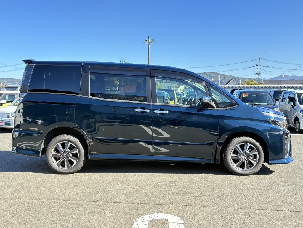 トヨタ ヴォクシー ZS 煌Ⅲ 4WD